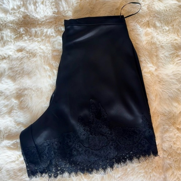 Reformation Fern Satin Short In Black, NWOT, NEVER WORN, NO FLAWS. - Picture 4 of 8